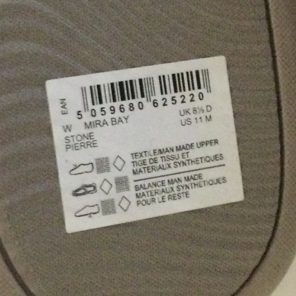 Clarks US 11 Tan Sandals - Picture 3 of 3